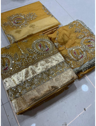 Compact organza suit